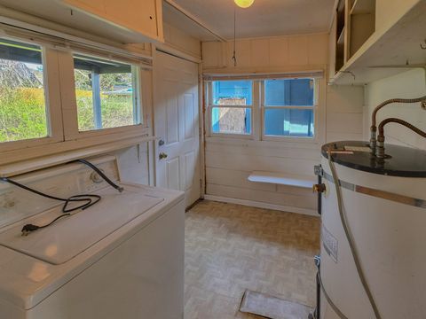 Tiny photo for 814 NW C Street, Grants Pass, OR 97526 (MLS # 220217615)