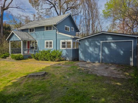 Tiny photo for 814 NW C Street, Grants Pass, OR 97526 (MLS # 220217615)