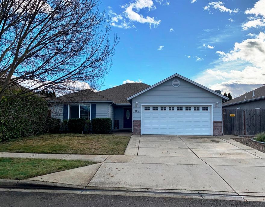 Great home in Hampton Place. This 3 bedroom, 2 bath, 1606 sq ft home features many upgrades. Open kitchen with granite counters & eating bar, new range/oven in 2019 & newer over the counter microwave, nice double sinks, dishwasher & lots of counter space & storage. The kitchen opens to the great room with ceiling fan & corner gas fireplace, plus large formal dining room. The spacious master suite has coffered ceiling & ceiling fan, faux wood blinds, master bath has granite counters, double sinks, jetted tub, separate shower & walk-in closet. Enjoy the split floor plan with 2 additional bedrooms, bath & indoor laundry on the other side. There is a slider to backyard with covered patio, in-ground sprinklers, raised garden beds, photinia hedge for privacy & fire pit. New hot water heater in 2018 & new laminate flooring in great room, kitchen & hall in 2019. Finished 2 car garage with pull down attic stairs. Jacksonville Elementary, McLoughlin & South Medford Schools.