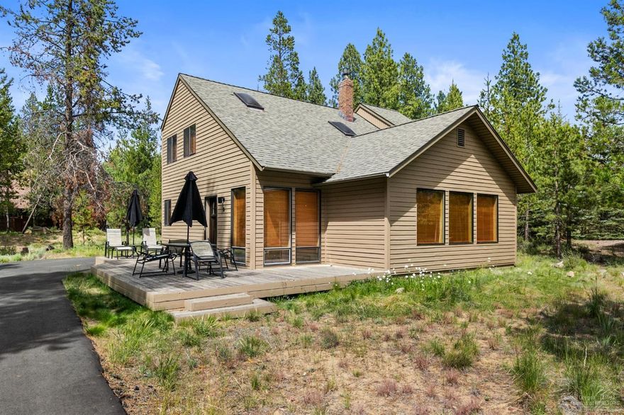 Fantastic opportunity to own in Sunriver for less! 25% deeded share. Home is located at the North end of Sunriver, a short distance to the North Owner's Pool, Bike Paths, Deschutes River, & Woodlands Golf Course and more. Extensive kitchen remodel, updates to bathrooms & laminate flooring throughout. Each owner pays $630/Qtr. for expenses. Includes utilities, cable/internet, SROA dues, garbage, property taxes, insurance & snow removal. Owner's pets are allowed. SHARC assessment paid in full.