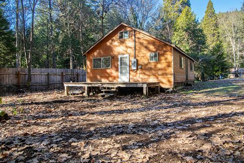 Photo of 357 Main Street, Wolf Creek, OR 97497 (MLS # 220219895)