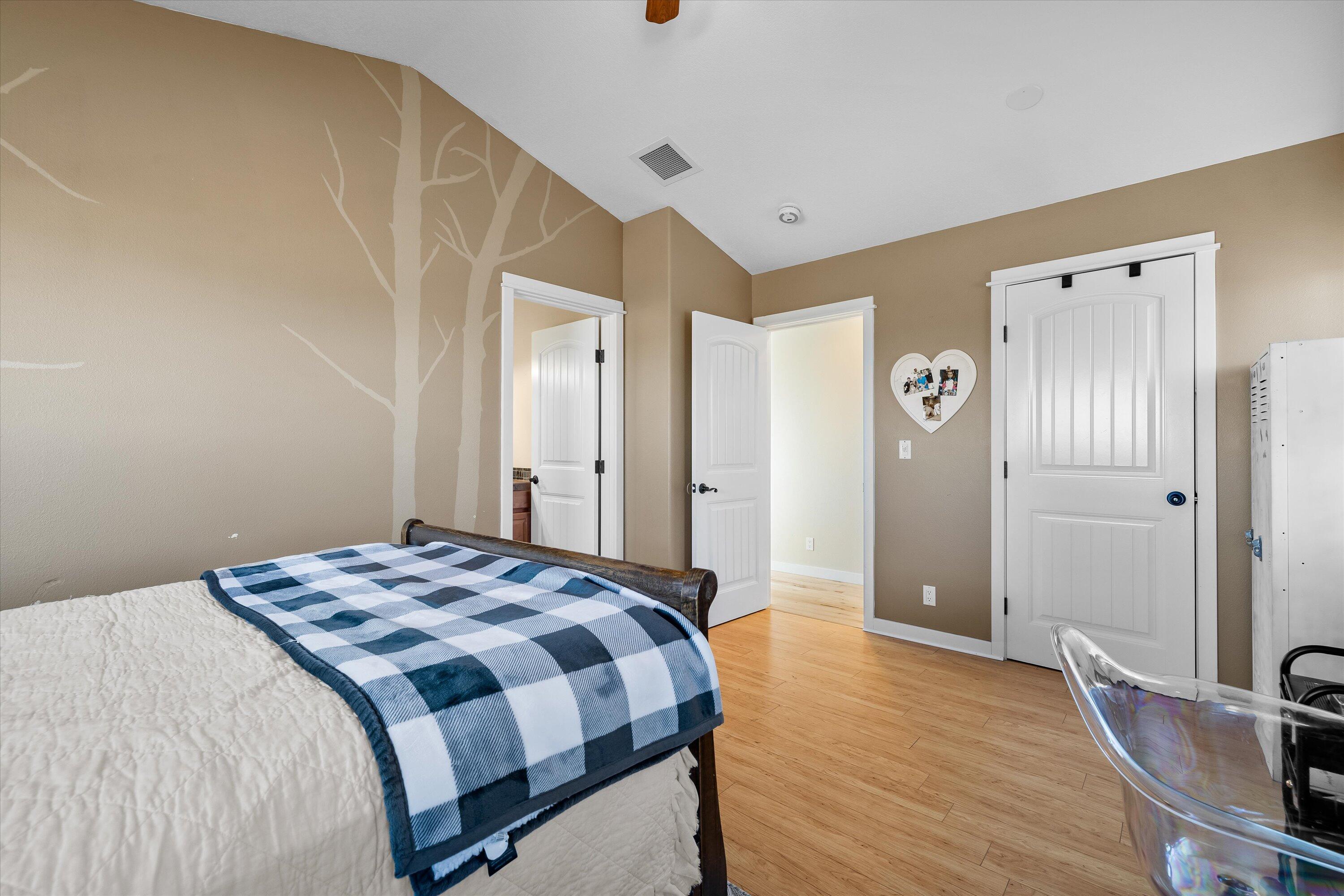 Terrebonne, Oregon 97760, United States, 6 Bedrooms Bedrooms, ,4 BathroomsBathrooms,Residential,Pending,100539