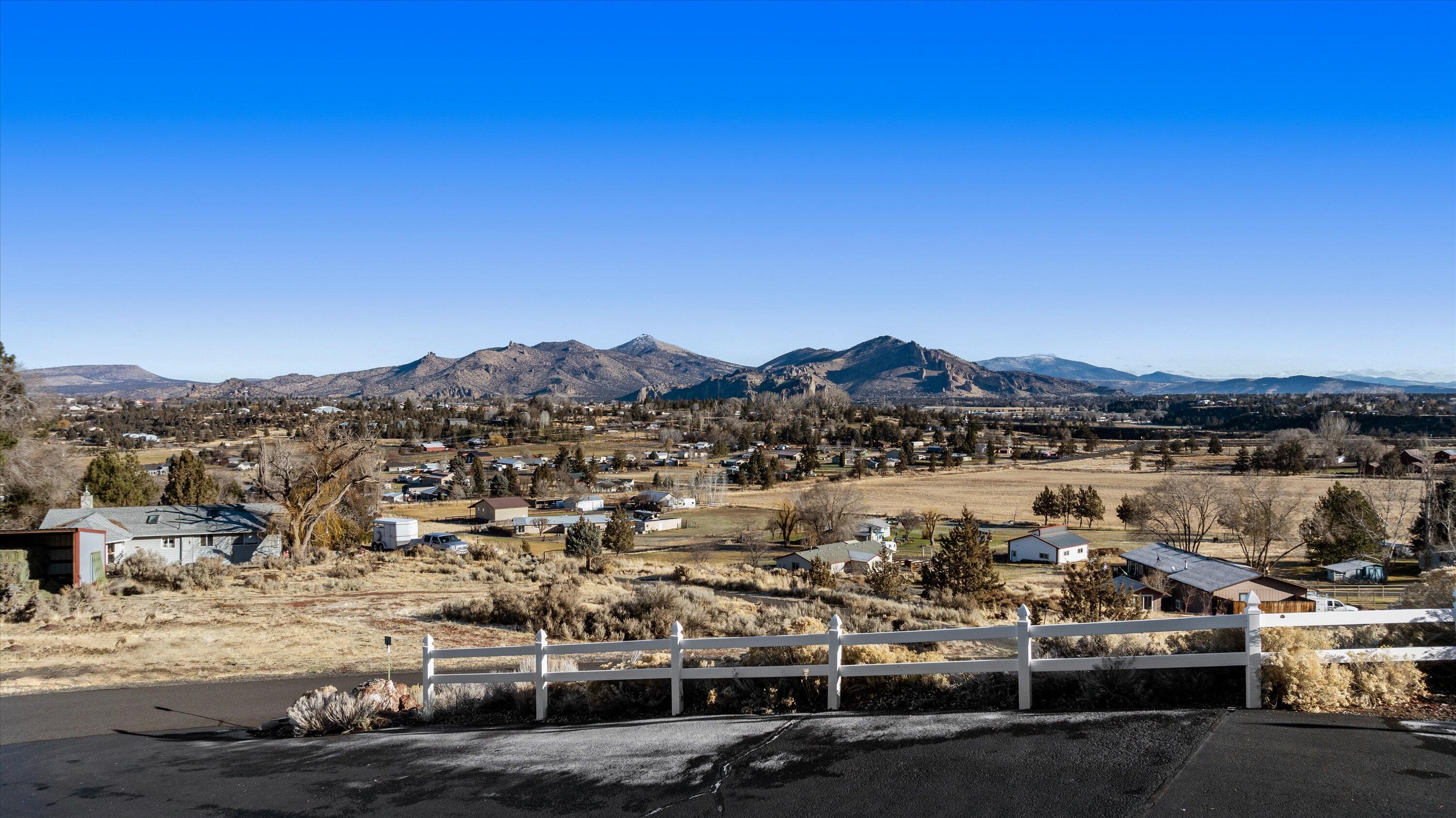 Terrebonne, Oregon 97760, United States, 6 Bedrooms Bedrooms, ,4 BathroomsBathrooms,Residential,Pending,100539