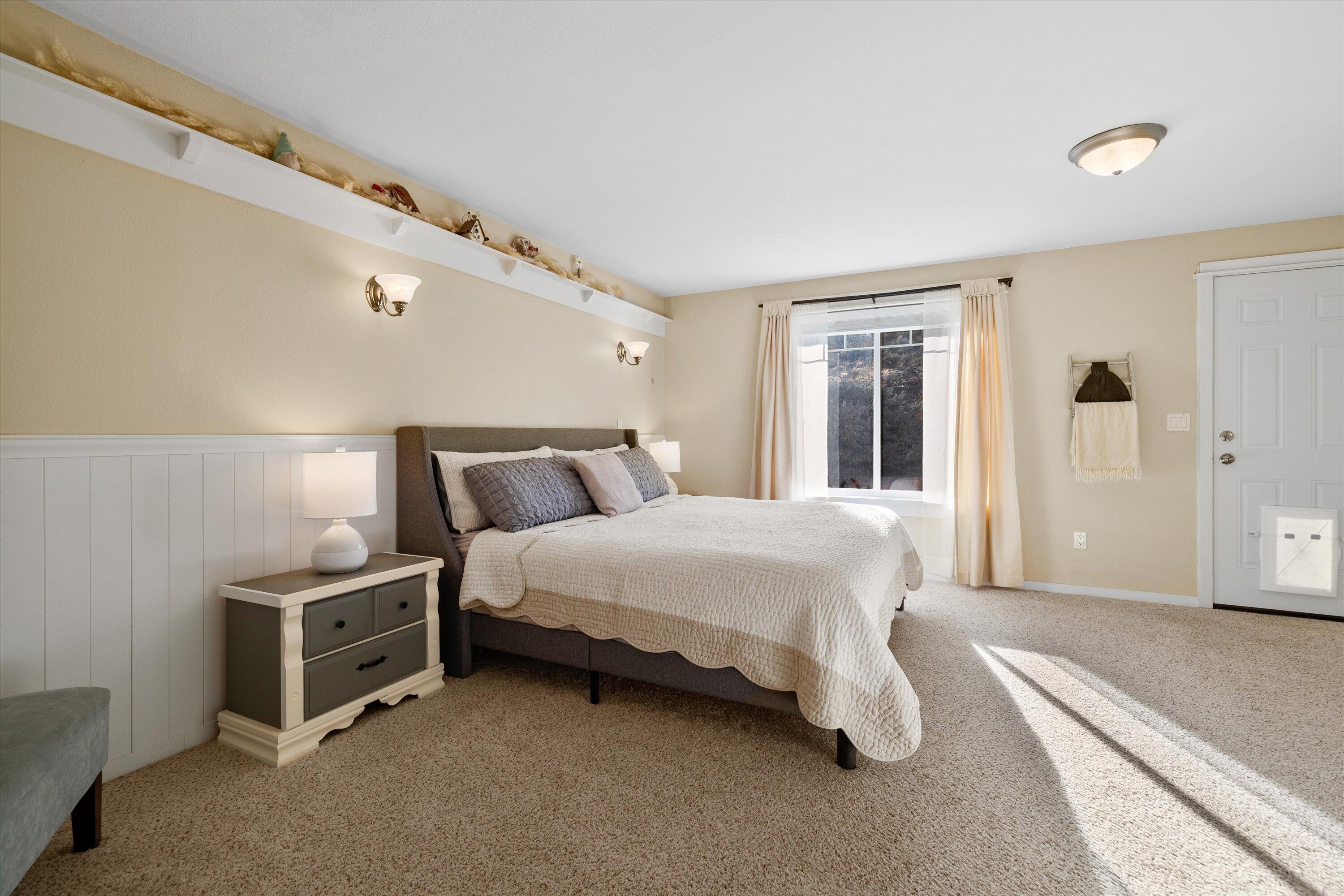 Terrebonne, Oregon 97760, United States, 6 Bedrooms Bedrooms, ,4 BathroomsBathrooms,Residential,Pending,100539