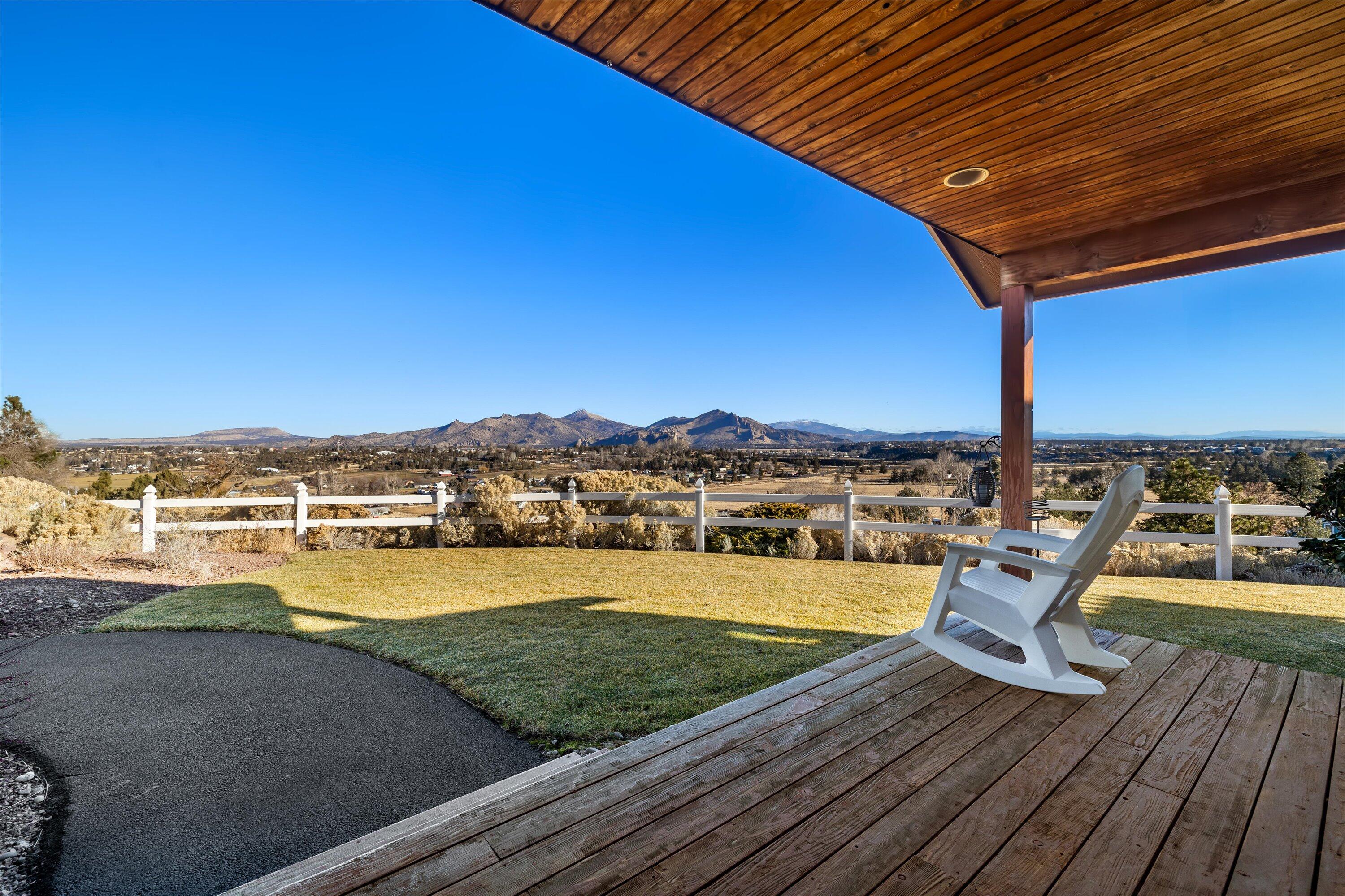 Terrebonne, Oregon 97760, United States, 6 Bedrooms Bedrooms, ,4 BathroomsBathrooms,Residential,Pending,100539