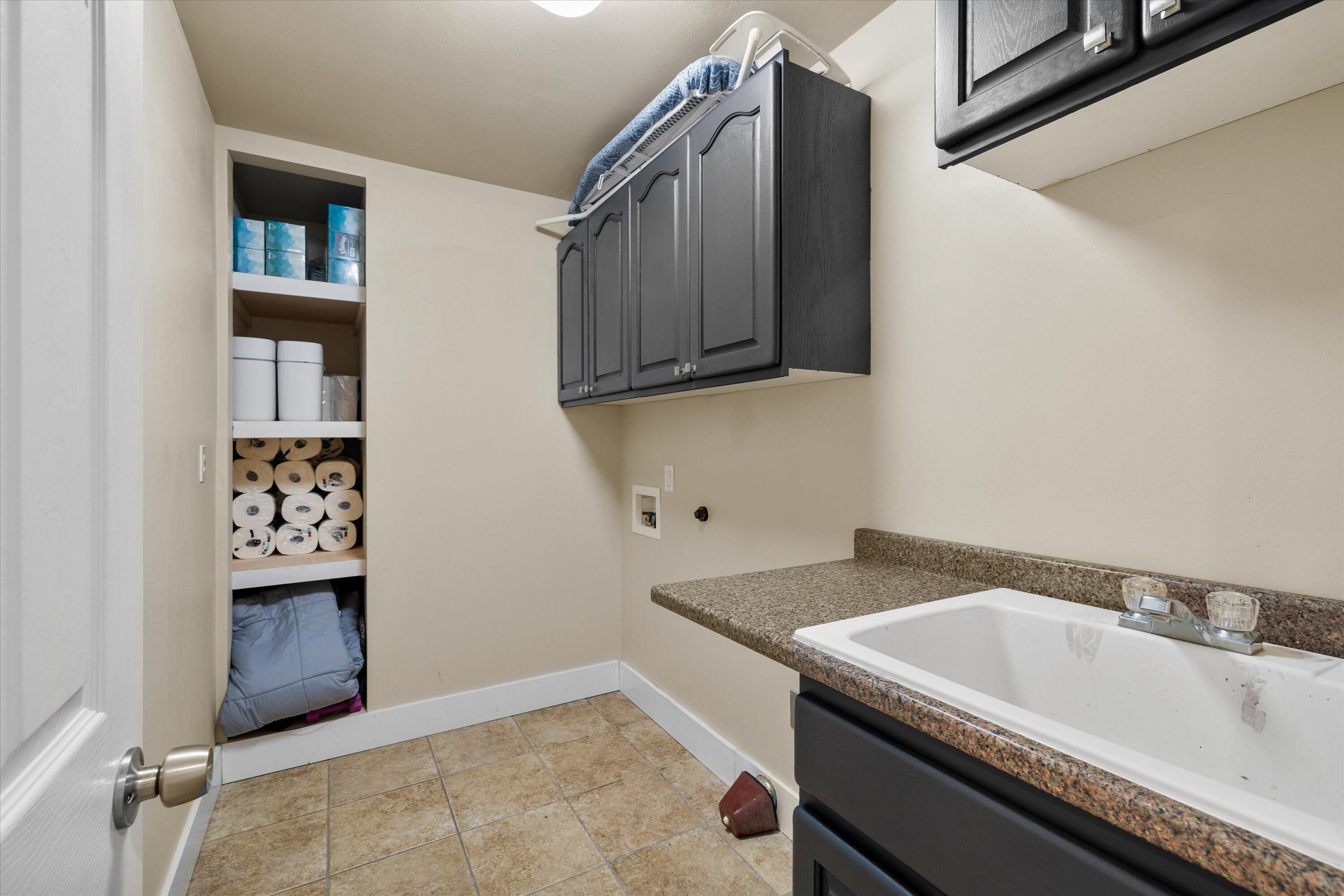 Terrebonne, Oregon 97760, United States, 6 Bedrooms Bedrooms, ,4 BathroomsBathrooms,Residential,Pending,100539