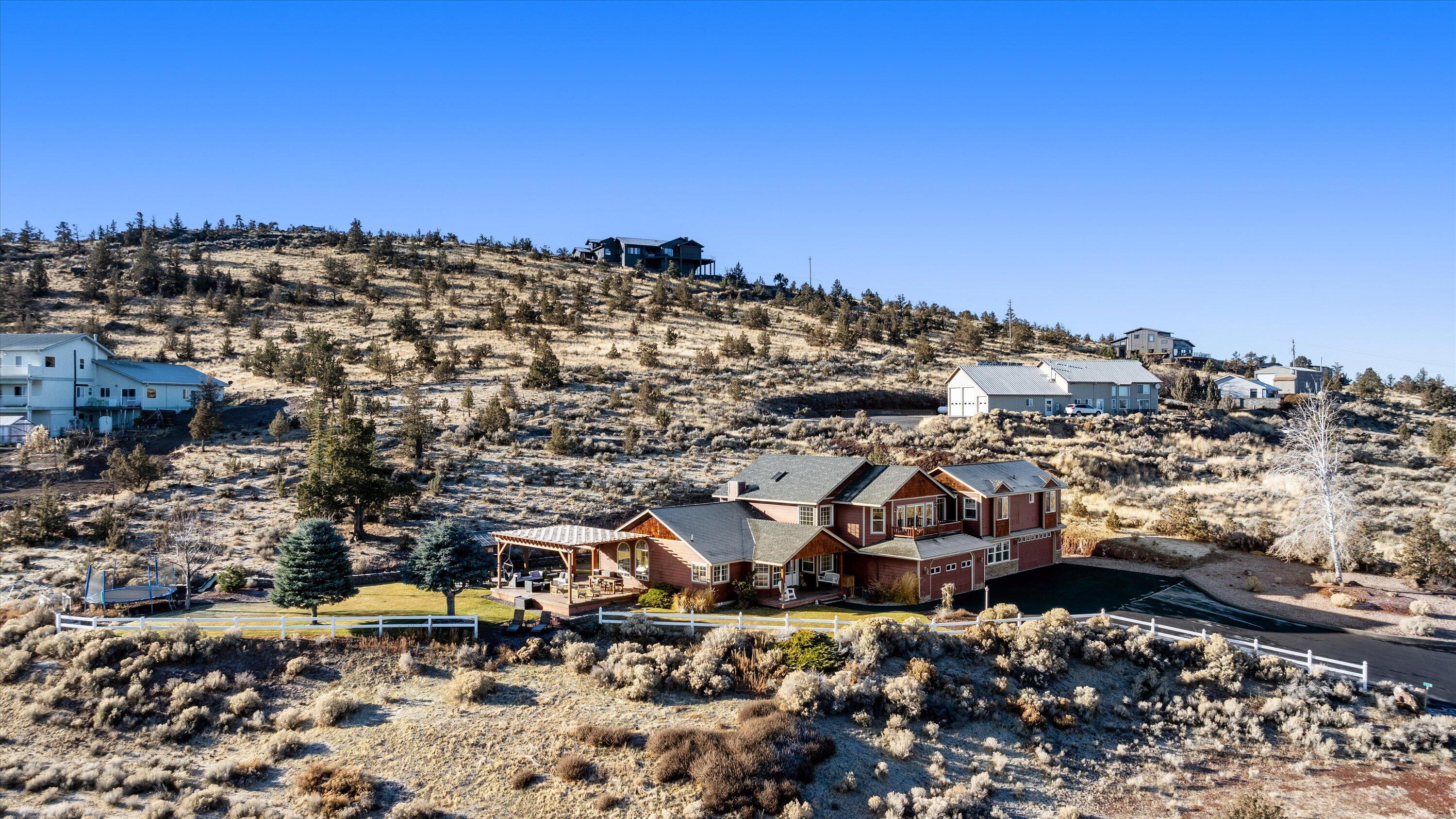 Terrebonne, Oregon 97760, United States, 6 Bedrooms Bedrooms, ,4 BathroomsBathrooms,Residential,Pending,100539