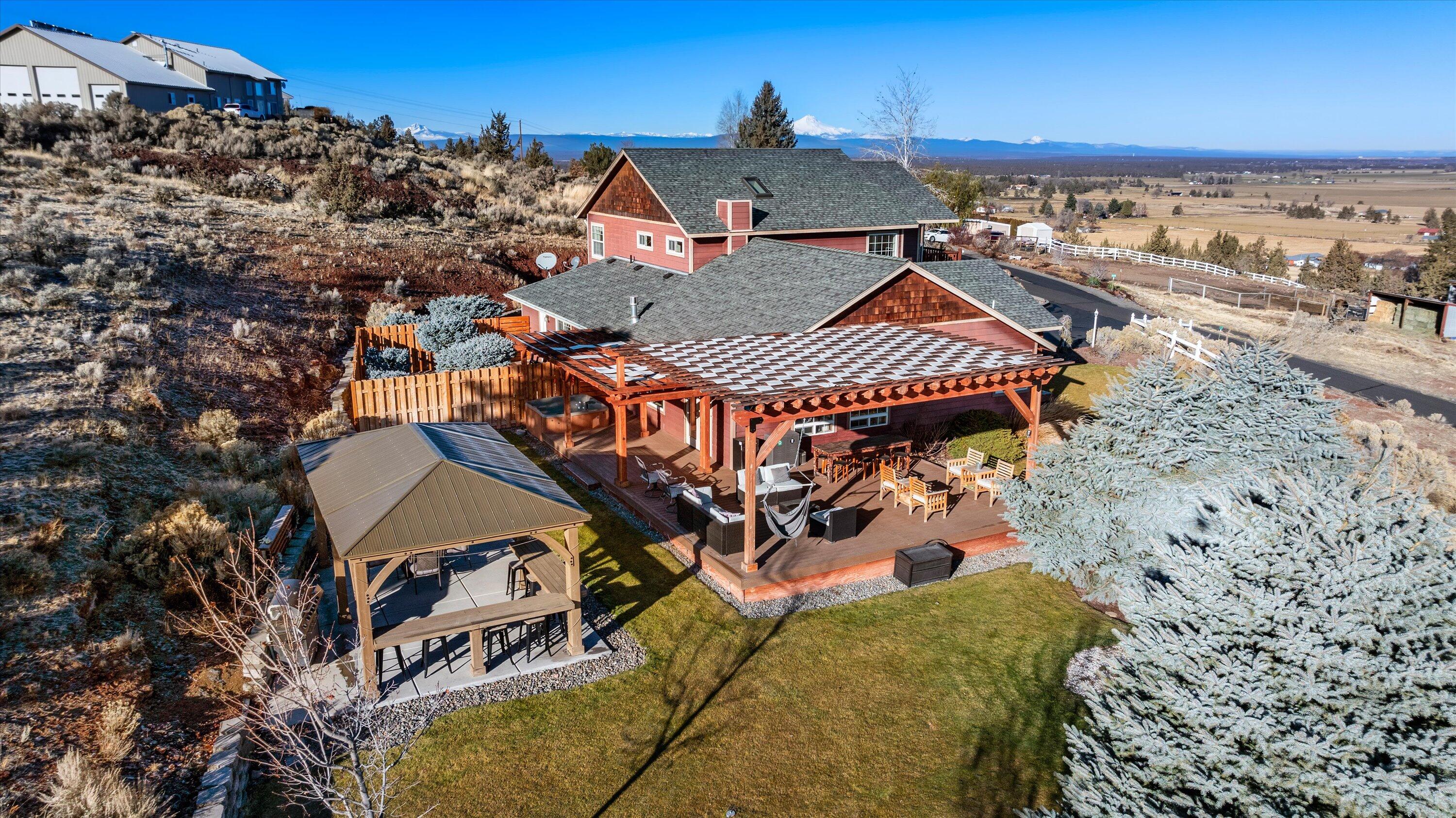 Terrebonne, Oregon 97760, United States, 6 Bedrooms Bedrooms, ,4 BathroomsBathrooms,Residential,Pending,100539