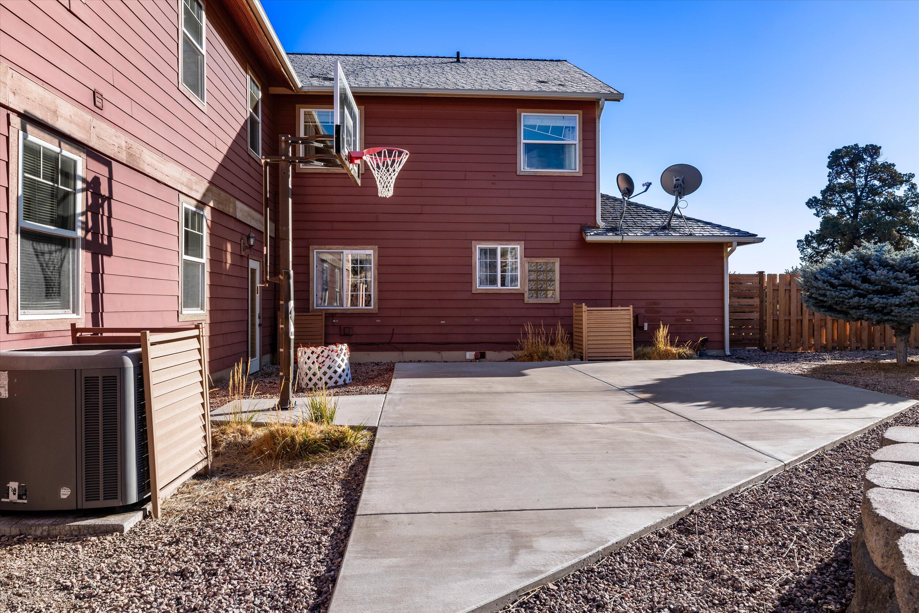 Terrebonne, Oregon 97760, United States, 6 Bedrooms Bedrooms, ,4 BathroomsBathrooms,Residential,Pending,100539