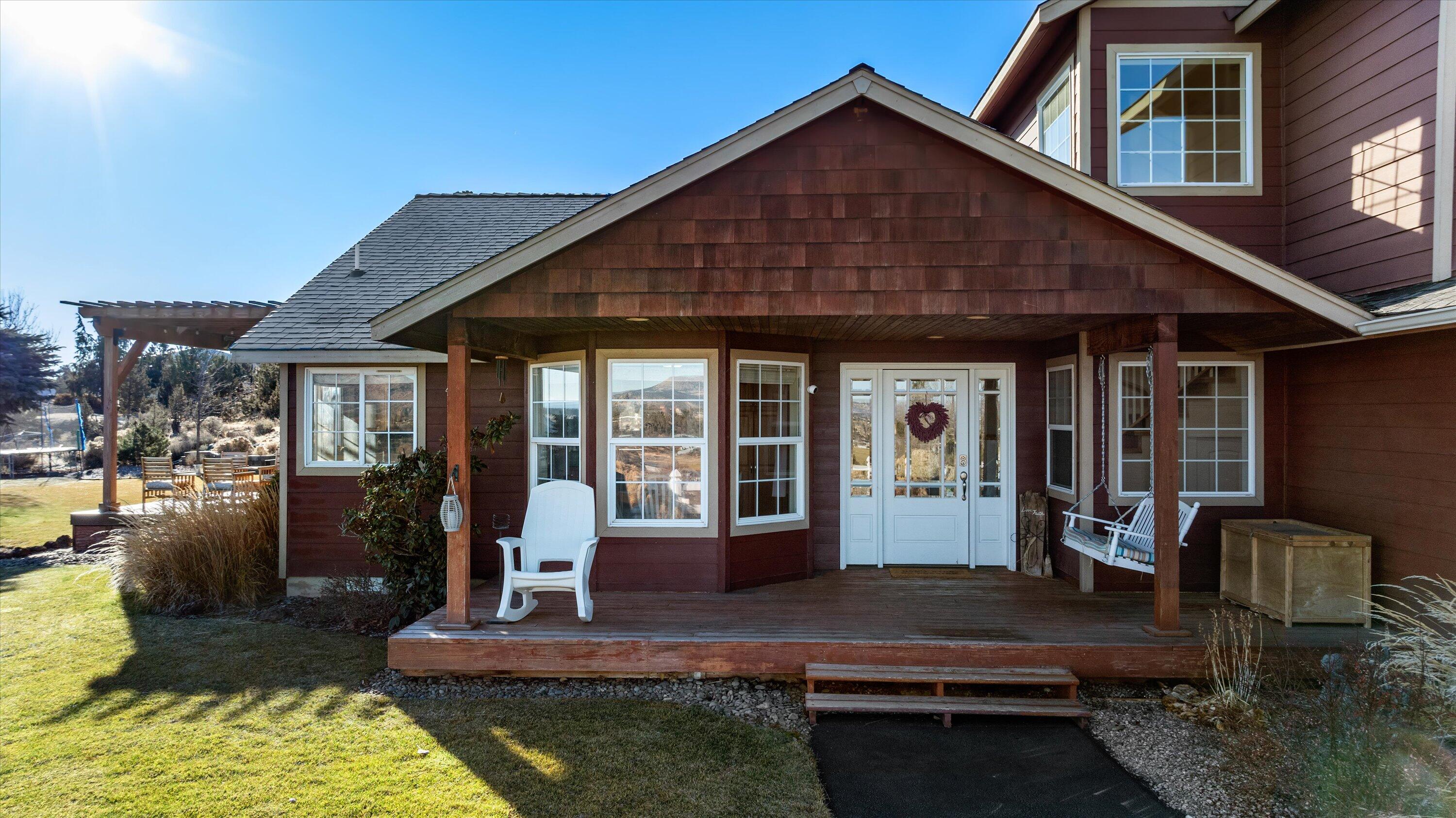 Terrebonne, Oregon 97760, United States, 6 Bedrooms Bedrooms, ,4 BathroomsBathrooms,Residential,Pending,100539