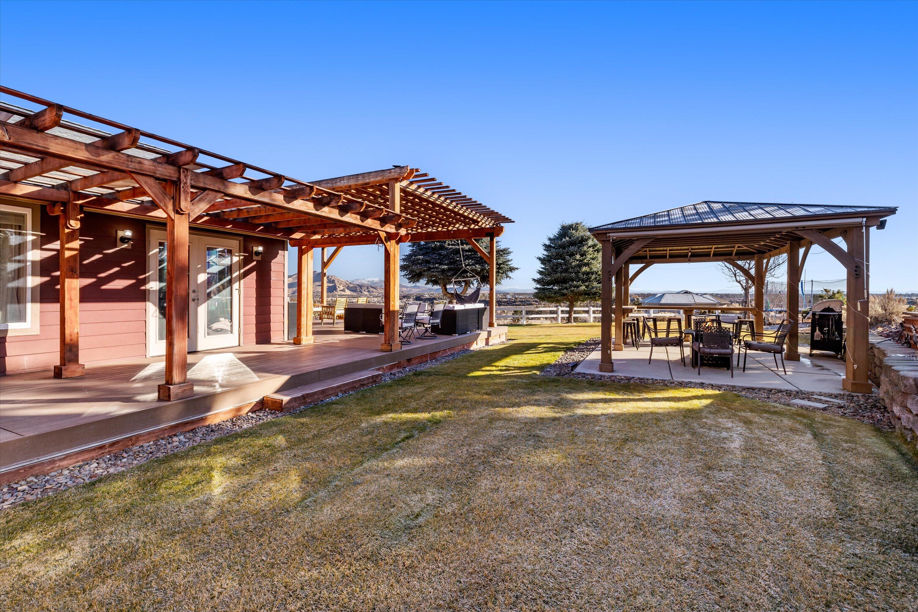 Terrebonne, Oregon 97760, United States, 6 Bedrooms Bedrooms, ,4 BathroomsBathrooms,Residential,Pending,100539