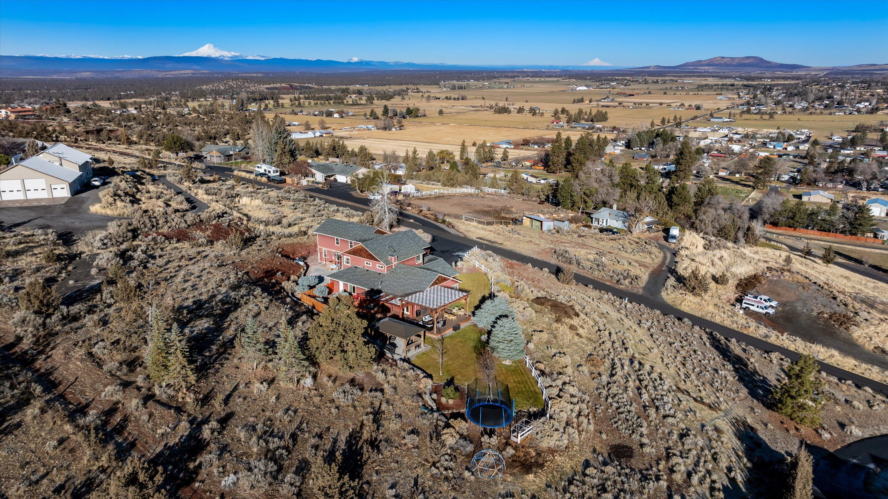 Terrebonne, Oregon 97760, United States, 6 Bedrooms Bedrooms, ,4 BathroomsBathrooms,Residential,Pending,100539