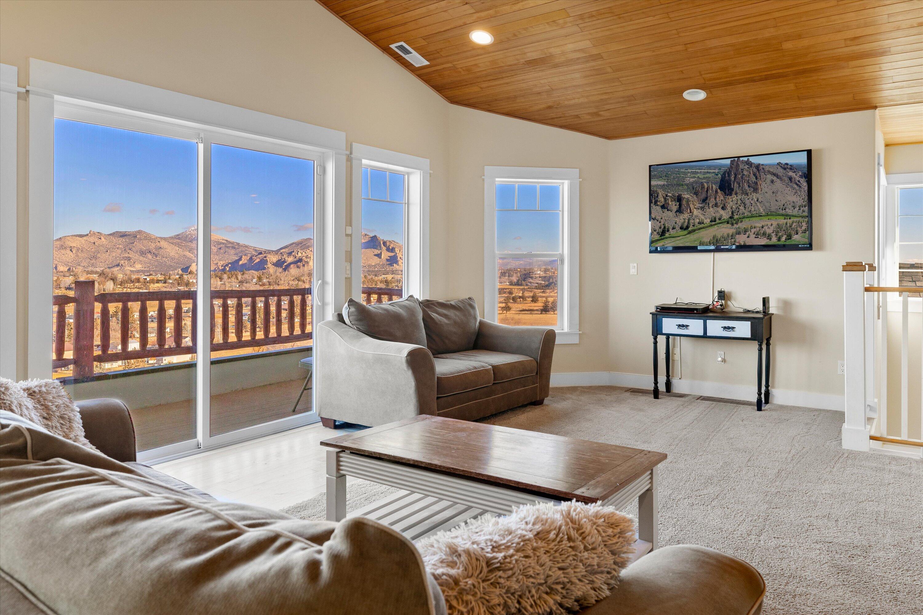 Terrebonne, Oregon 97760, United States, 6 Bedrooms Bedrooms, ,4 BathroomsBathrooms,Residential,Pending,100539