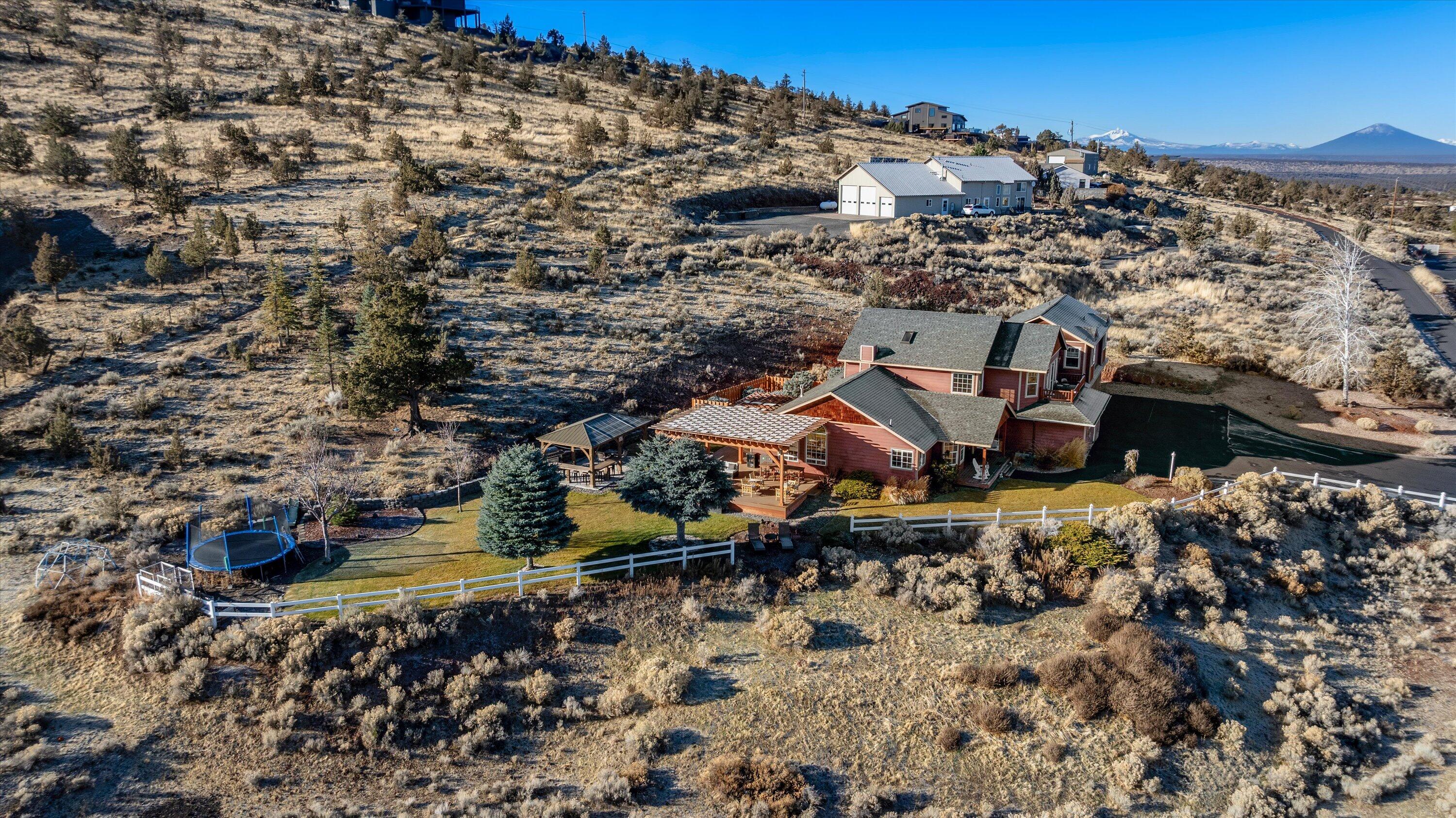 Terrebonne, Oregon 97760, United States, 6 Bedrooms Bedrooms, ,4 BathroomsBathrooms,Residential,Pending,100539