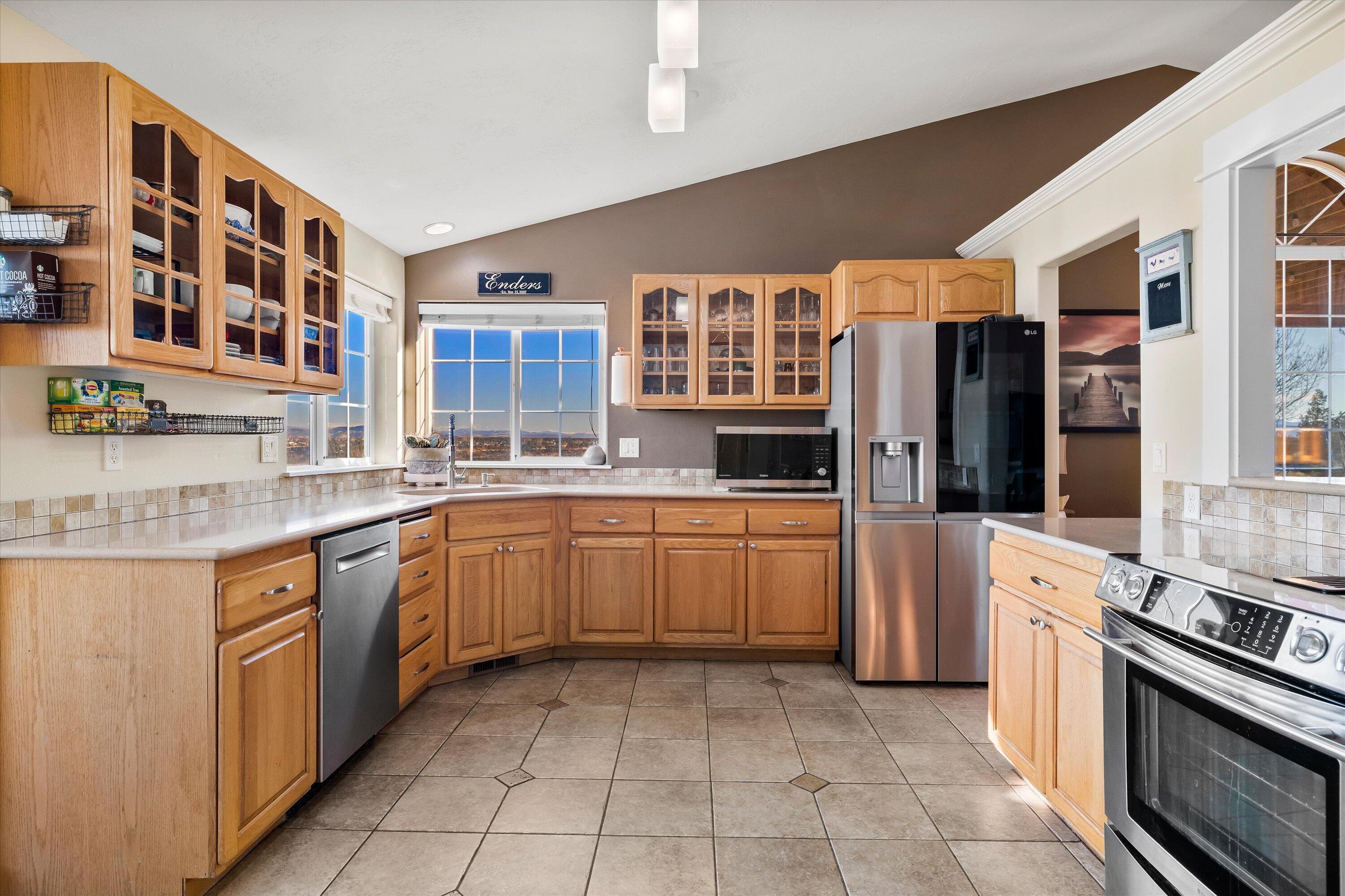 Terrebonne, Oregon 97760, United States, 6 Bedrooms Bedrooms, ,4 BathroomsBathrooms,Residential,Pending,100539