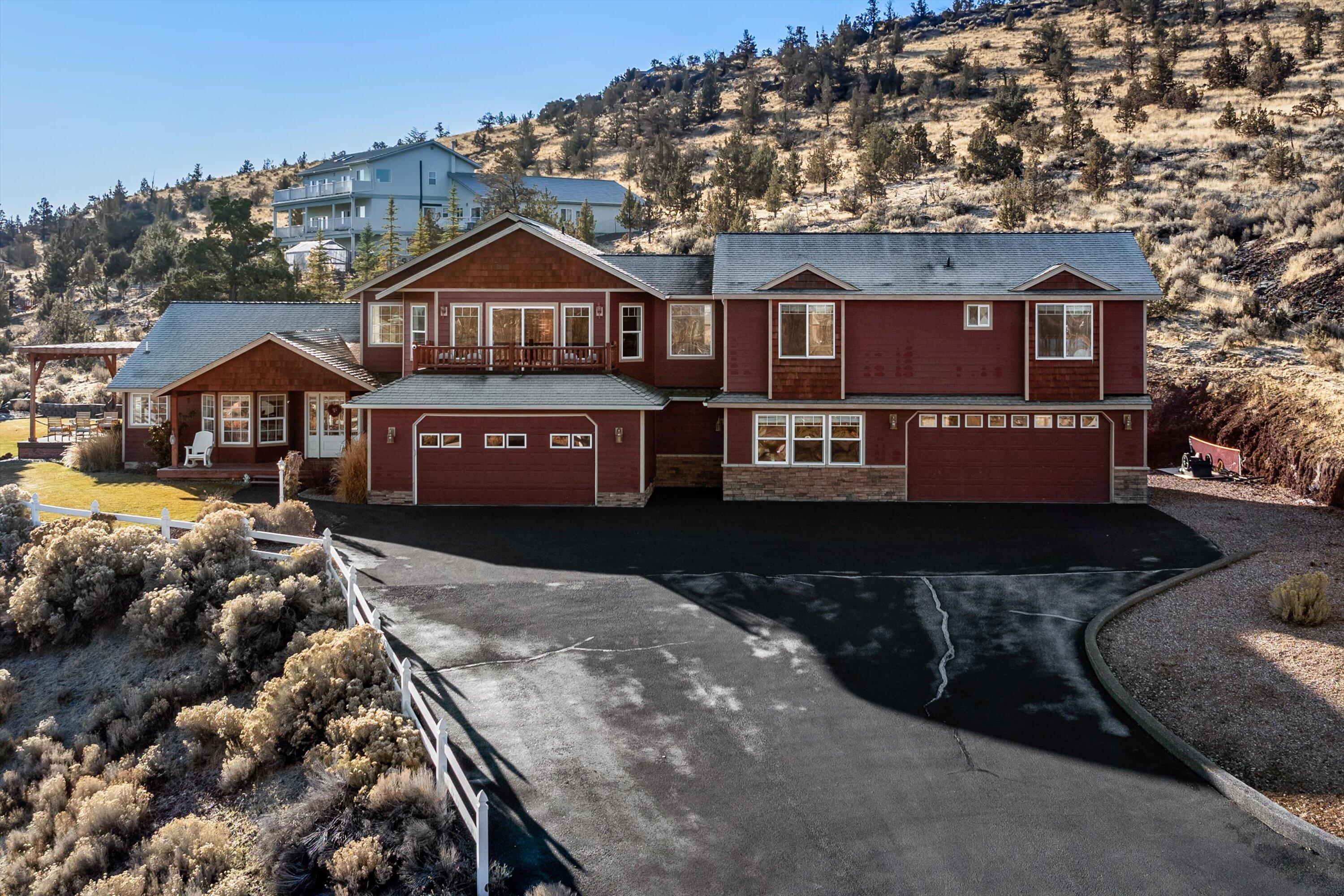 Terrebonne, Oregon 97760, United States, 6 Bedrooms Bedrooms, ,4 BathroomsBathrooms,Residential,Pending,100539