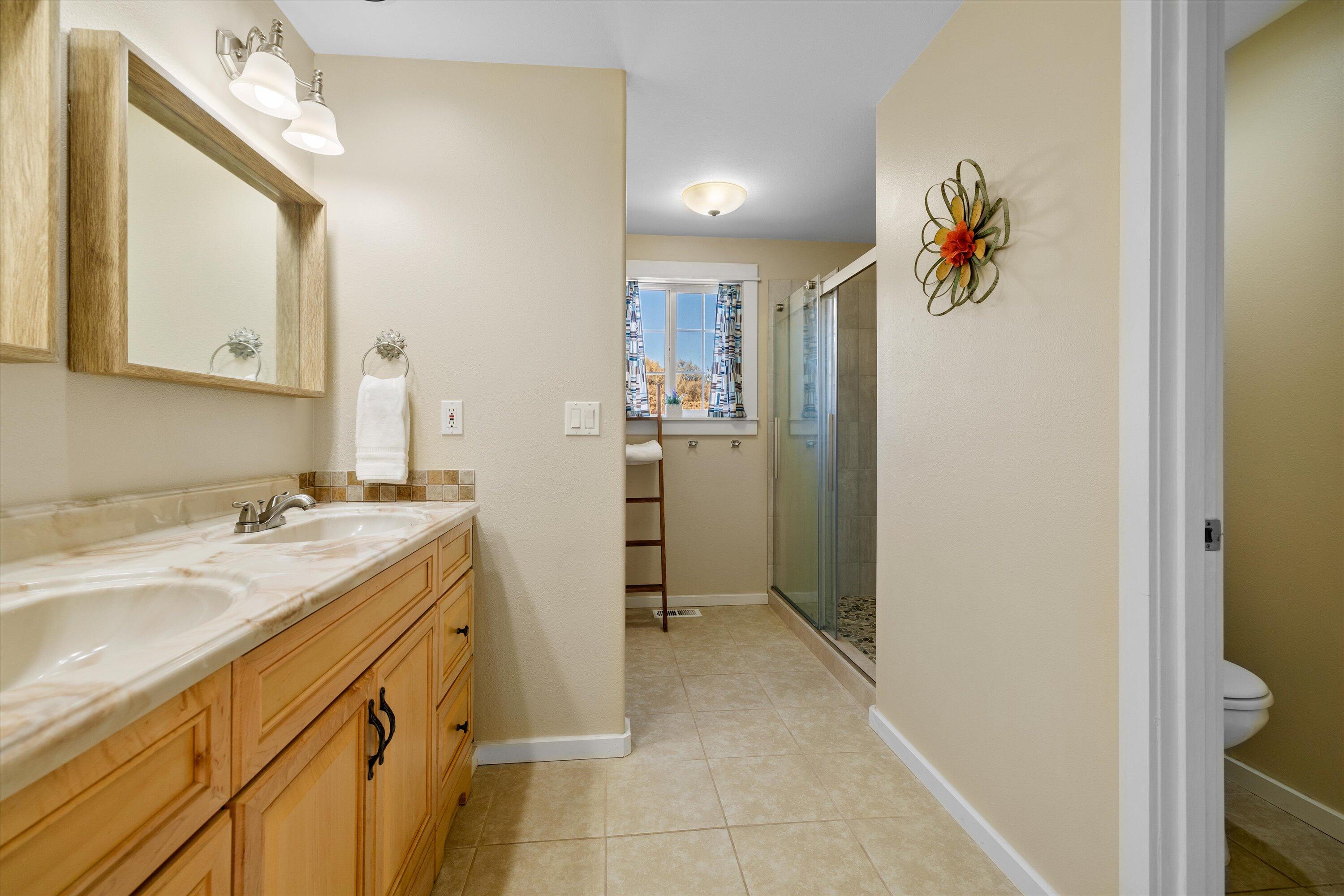 Terrebonne, Oregon 97760, United States, 6 Bedrooms Bedrooms, ,4 BathroomsBathrooms,Residential,Pending,100539