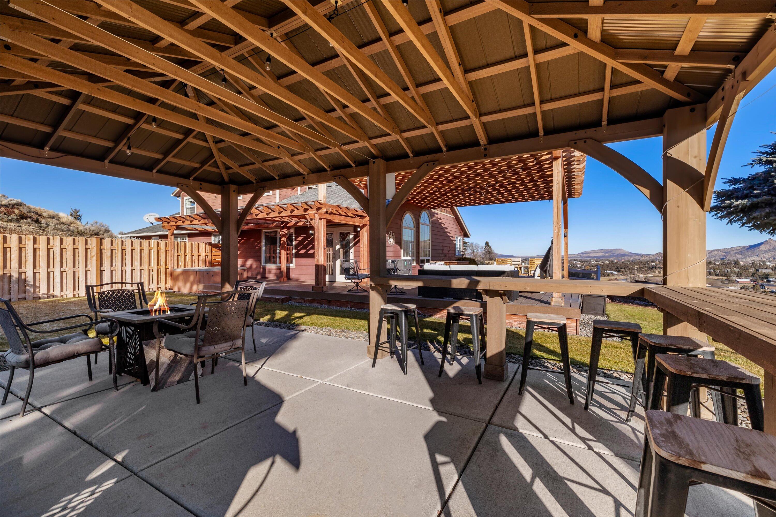 Terrebonne, Oregon 97760, United States, 6 Bedrooms Bedrooms, ,4 BathroomsBathrooms,Residential,Pending,100539