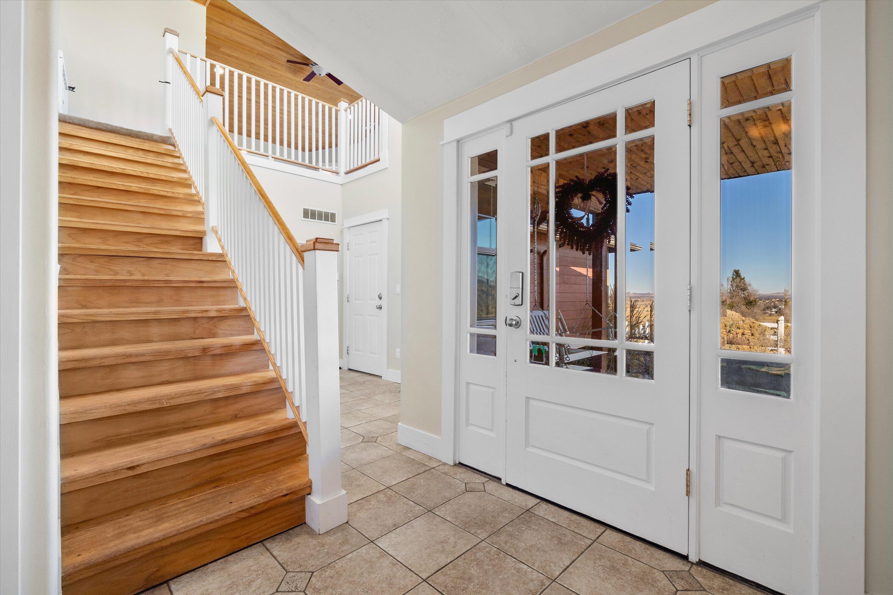 Terrebonne, Oregon 97760, United States, 6 Bedrooms Bedrooms, ,4 BathroomsBathrooms,Residential,Pending,100539