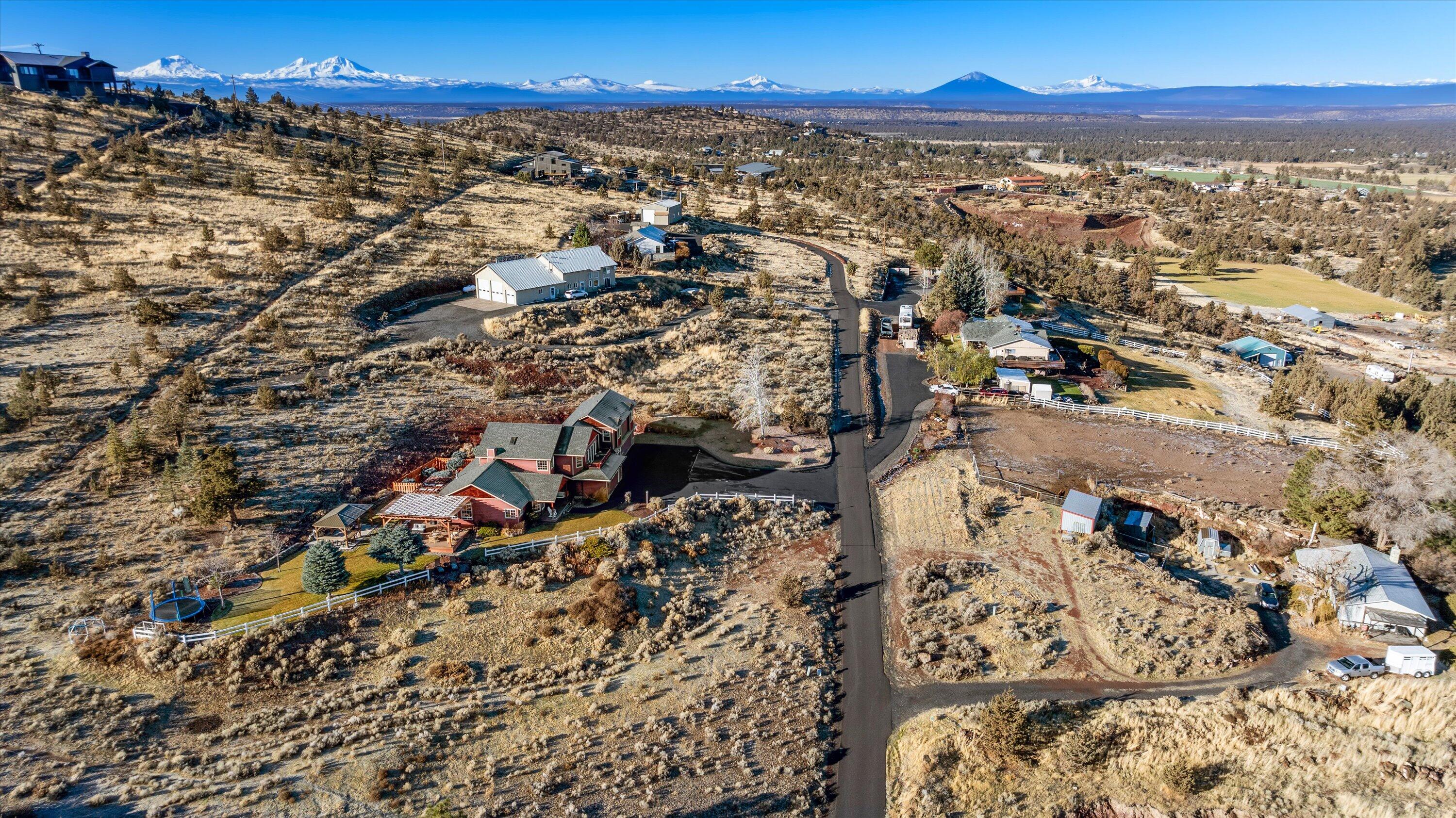 Terrebonne, Oregon 97760, United States, 6 Bedrooms Bedrooms, ,4 BathroomsBathrooms,Residential,Pending,100539