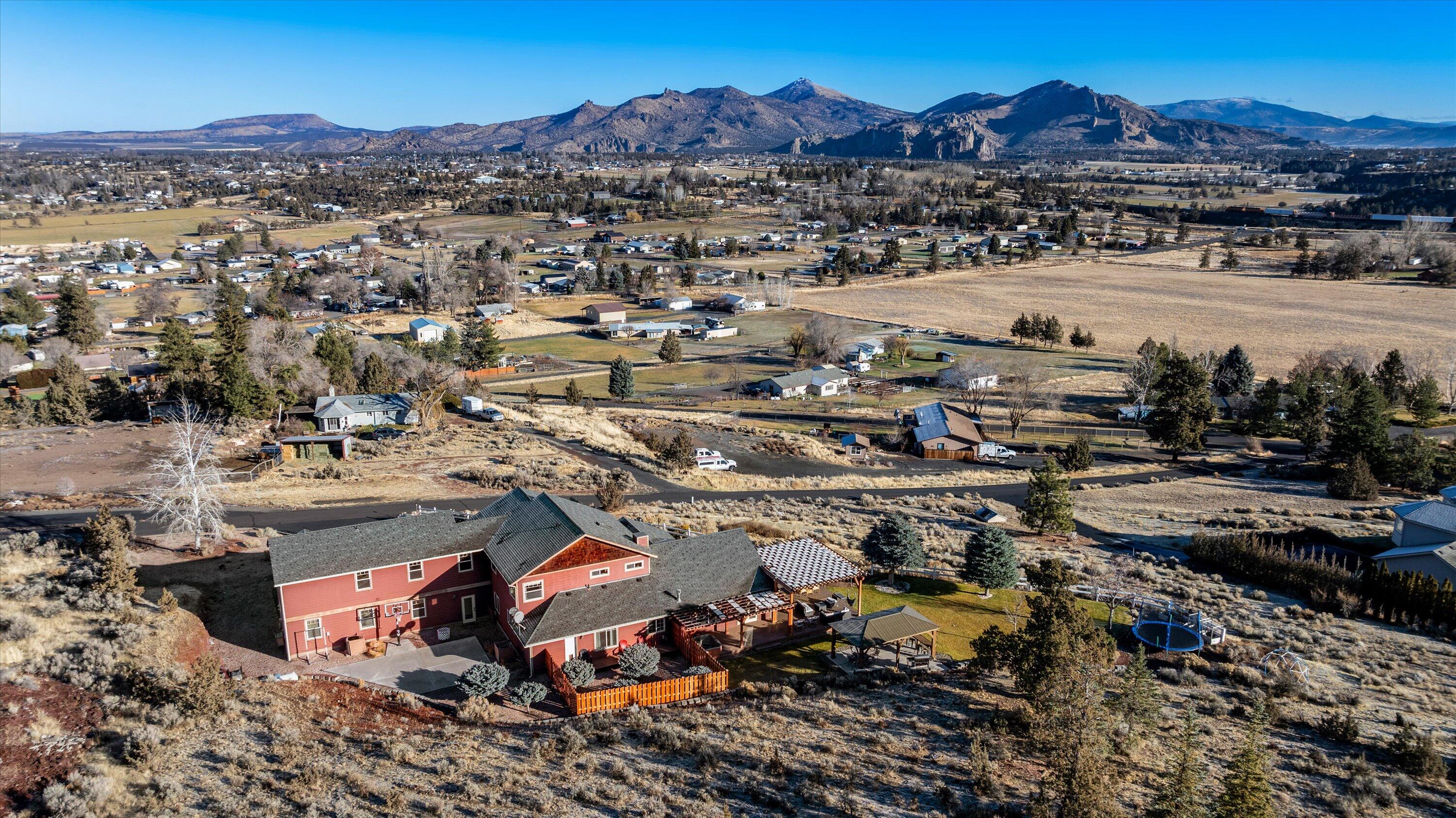 Terrebonne, Oregon 97760, United States, 6 Bedrooms Bedrooms, ,4 BathroomsBathrooms,Residential,Pending,100539