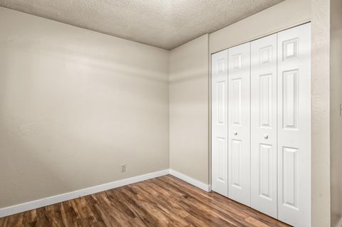 Tiny photo for 163 Berrydale Avenue, Medford, OR 97501 (MLS # 220213269)