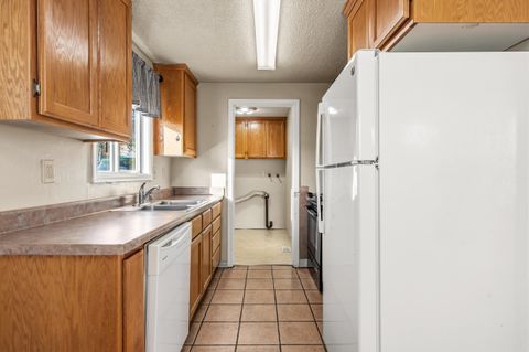 Tiny photo for 163 Berrydale Avenue, Medford, OR 97501 (MLS # 220213269)