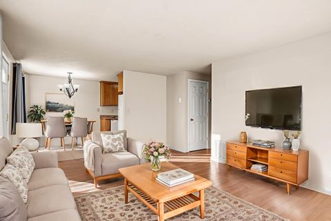 Tiny photo for 163 Berrydale Avenue, Medford, OR 97501 (MLS # 220213269)