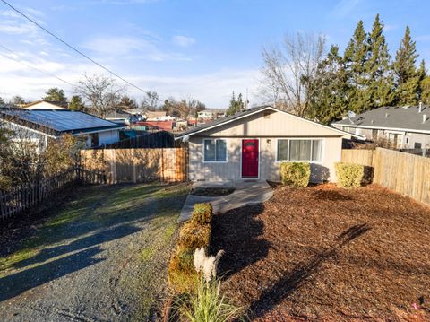 Tiny photo for 163 Berrydale Avenue, Medford, OR 97501 (MLS # 220213269)