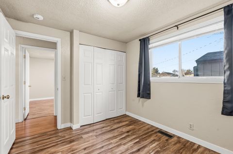 Tiny photo for 163 Berrydale Avenue, Medford, OR 97501 (MLS # 220213269)