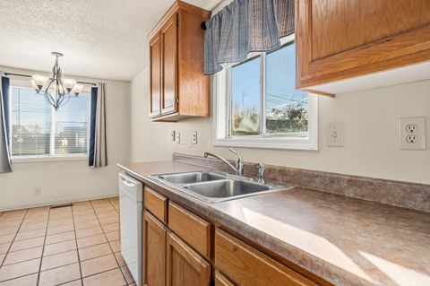 Tiny photo for 163 Berrydale Avenue, Medford, OR 97501 (MLS # 220213269)