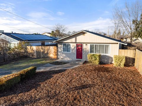 Tiny photo for 163 Berrydale Avenue, Medford, OR 97501 (MLS # 220213269)