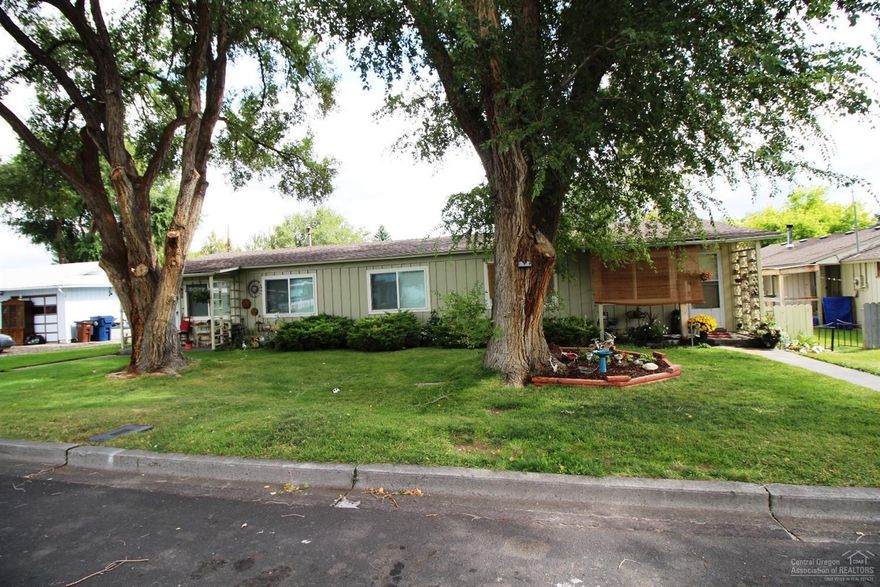 Updated Unit,Must See Great investment opportunity,Interior in very good condition. three units on one tax lot with long term renters in place. Downtown Redmond 1 single family residence and 1 duplex on large lot. The duplex units have gas heat and hot water, and most windows have been replaced.Alley access included in ownership. close to schools and more in quiet neighborhood. Coin op laundry on site shared by all three units produces avg of $75 month income. Professionally managed with LONG term tenants