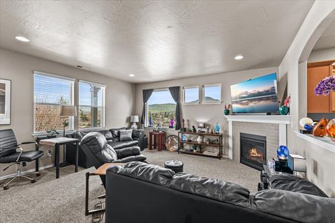 Tiny photo for 2264 College Way, Medford, OR 97504 (MLS # 220217543)