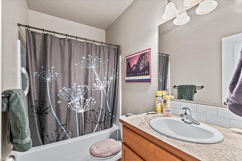 Tiny photo for 2264 College Way, Medford, OR 97504 (MLS # 220217543)