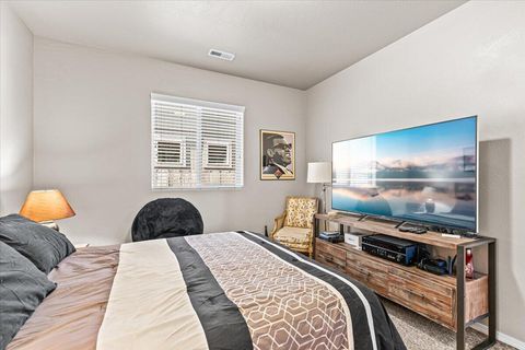 Tiny photo for 2264 College Way, Medford, OR 97504 (MLS # 220217543)