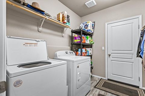 Tiny photo for 2264 College Way, Medford, OR 97504 (MLS # 220217543)