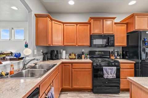 Tiny photo for 2264 College Way, Medford, OR 97504 (MLS # 220217543)