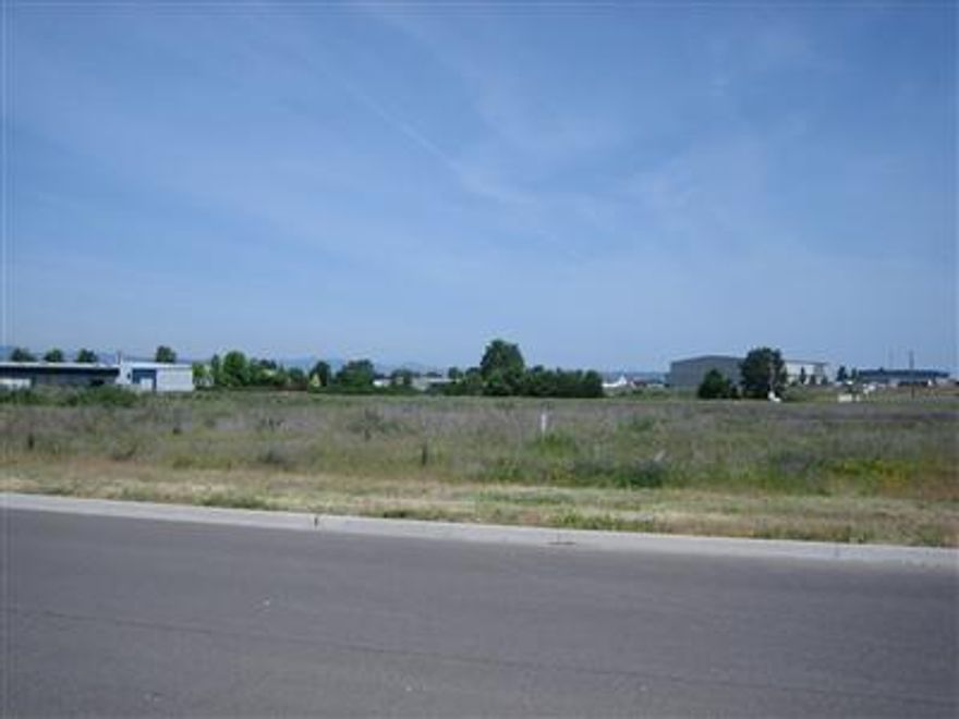 This property consists of 2.91 level acres of ready-to-build land. Located in Navigator's Landing this is Medford's Premier Business Park. Across Biddle from the Airport with super easy access to I-5 and Highway 62. Flexible IL zoning allows many uses. Curbs, gutter and all utilities at lot.