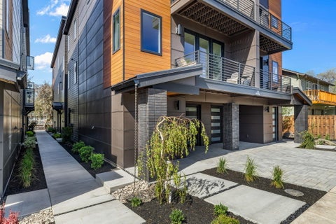 Tiny photo for 20 NW McCann Avenue #UNIT 8, Bend, OR 97703 (MLS # 220222957)