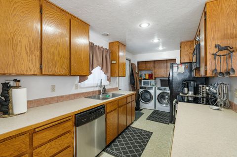 Tiny photo for 53465 Kokanee Lane, La Pine, OR 97739 (MLS # 220213230)