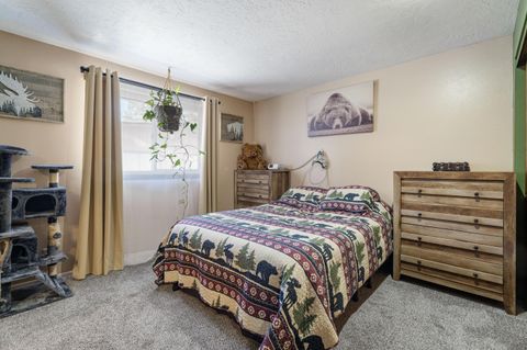 Tiny photo for 53465 Kokanee Lane, La Pine, OR 97739 (MLS # 220213230)