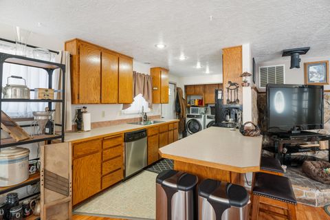 Tiny photo for 53465 Kokanee Lane, La Pine, OR 97739 (MLS # 220213230)