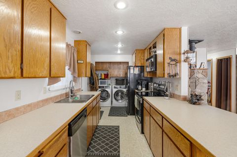 Tiny photo for 53465 Kokanee Lane, La Pine, OR 97739 (MLS # 220213230)