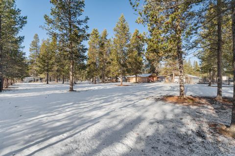 Tiny photo for 53465 Kokanee Lane, La Pine, OR 97739 (MLS # 220213230)