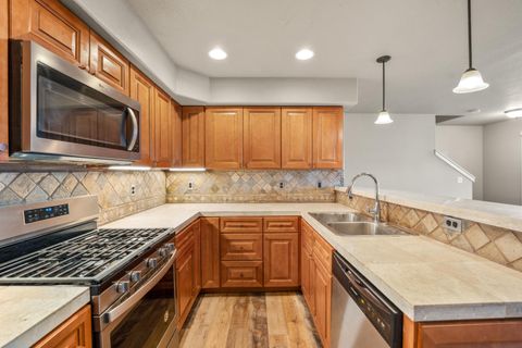 Tiny photo for 413 NW 25th Street, Redmond, OR 97756 (MLS # 220213172)