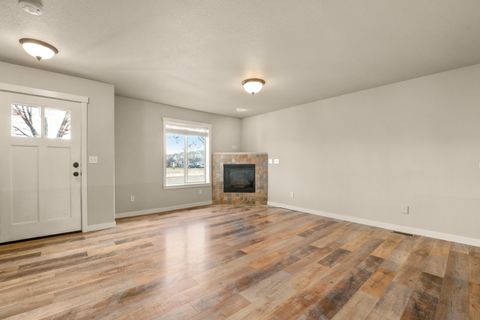 Tiny photo for 413 NW 25th Street, Redmond, OR 97756 (MLS # 220213172)