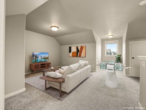 Tiny photo for 413 NW 25th Street, Redmond, OR 97756 (MLS # 220213172)