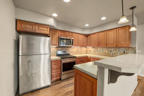 Tiny photo for 413 NW 25th Street, Redmond, OR 97756 (MLS # 220213172)