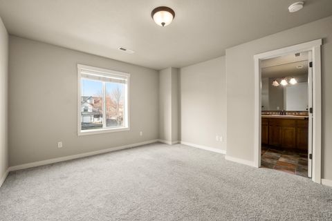 Tiny photo for 413 NW 25th Street, Redmond, OR 97756 (MLS # 220213172)